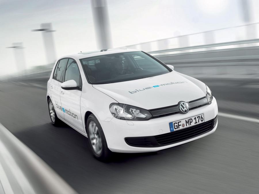  Volkswagen Golf Blue-E-Motion 2014 года  (фото 18 из 19)